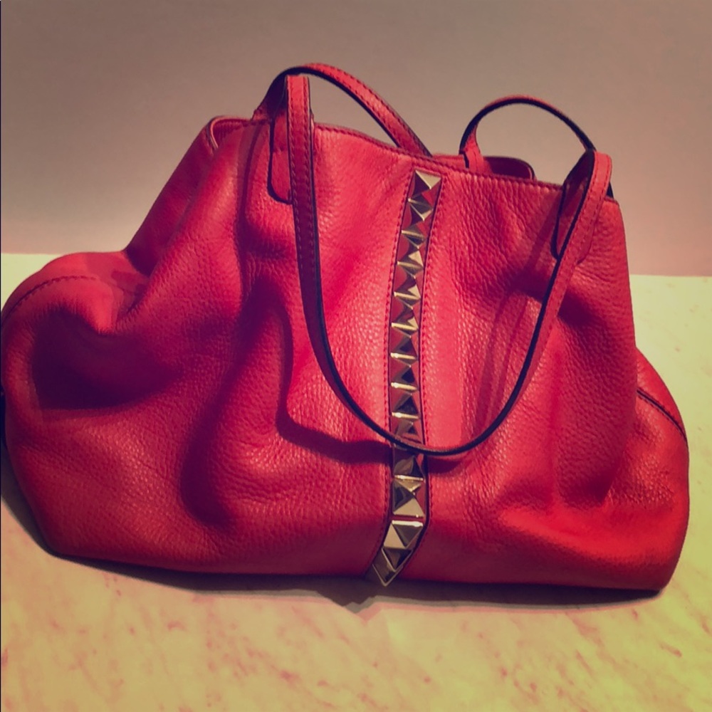Fucsia Valentino Rockstud Medium Tote